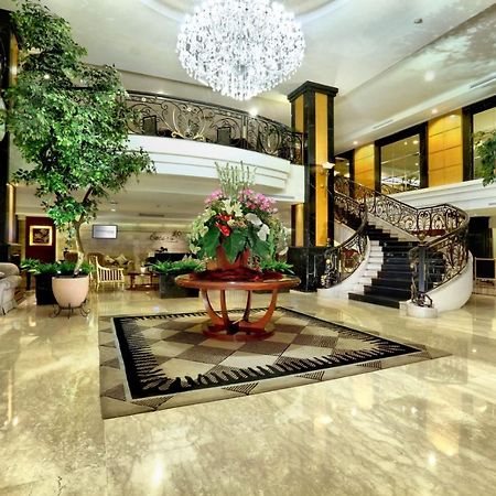 Aston Tropicana Hotel Бандунг Екстериор снимка