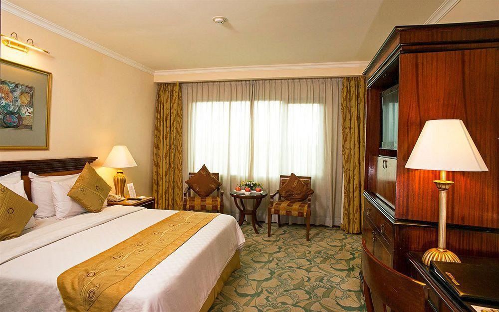 Aston Tropicana Hotel Бандунг Екстериор снимка