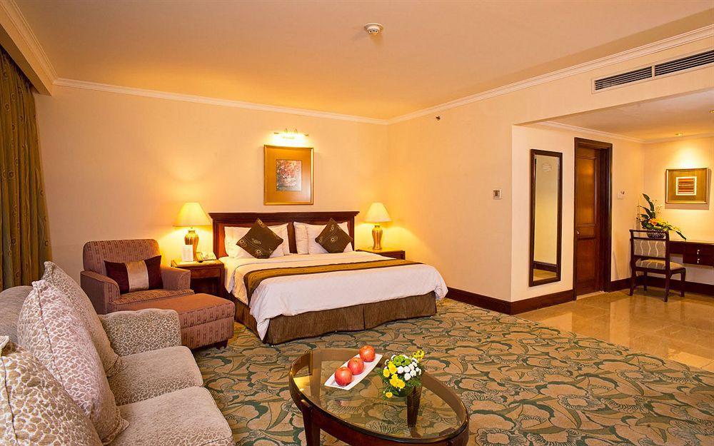 Aston Tropicana Hotel Бандунг Екстериор снимка