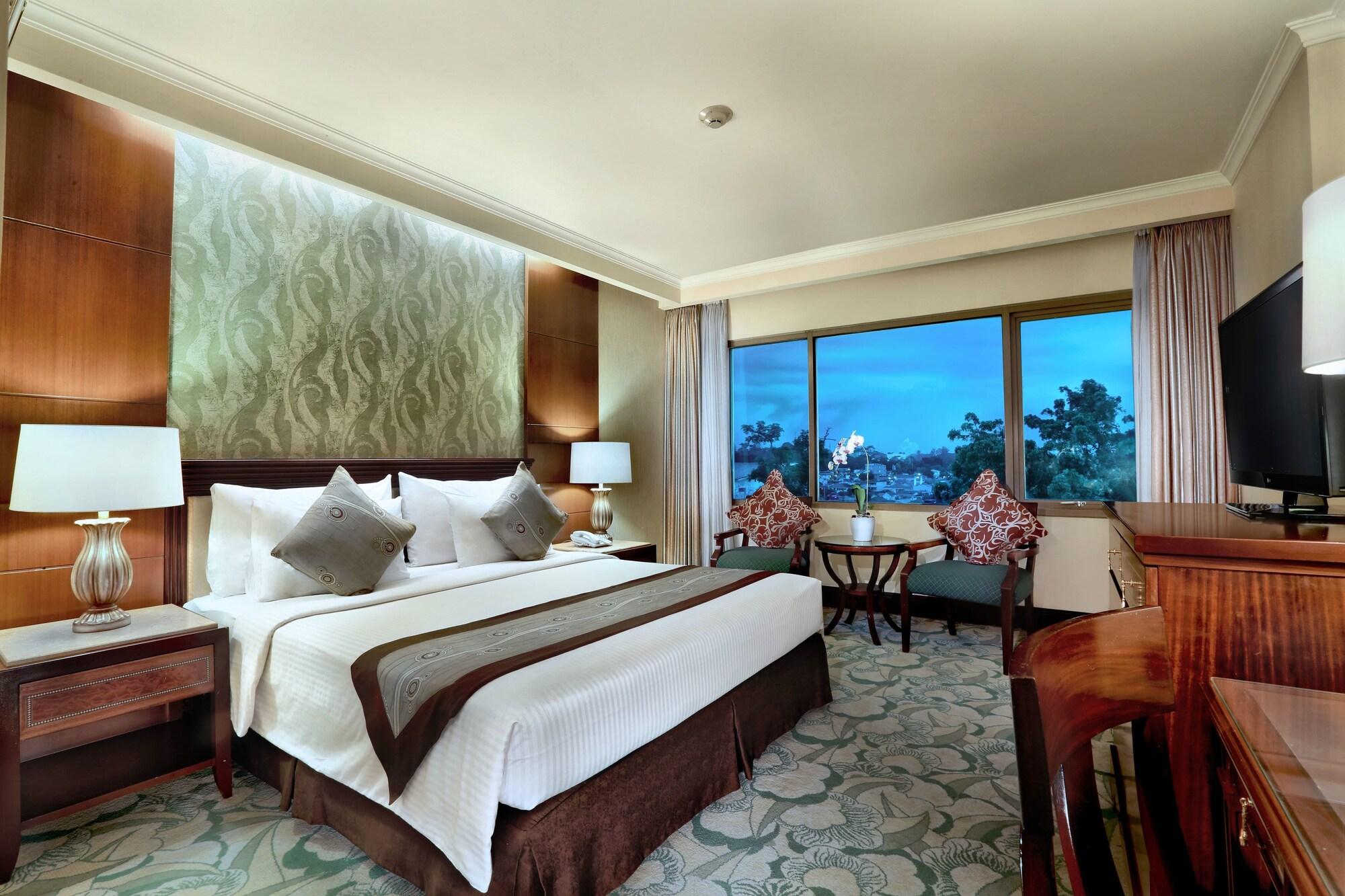 Aston Tropicana Hotel Бандунг Екстериор снимка
