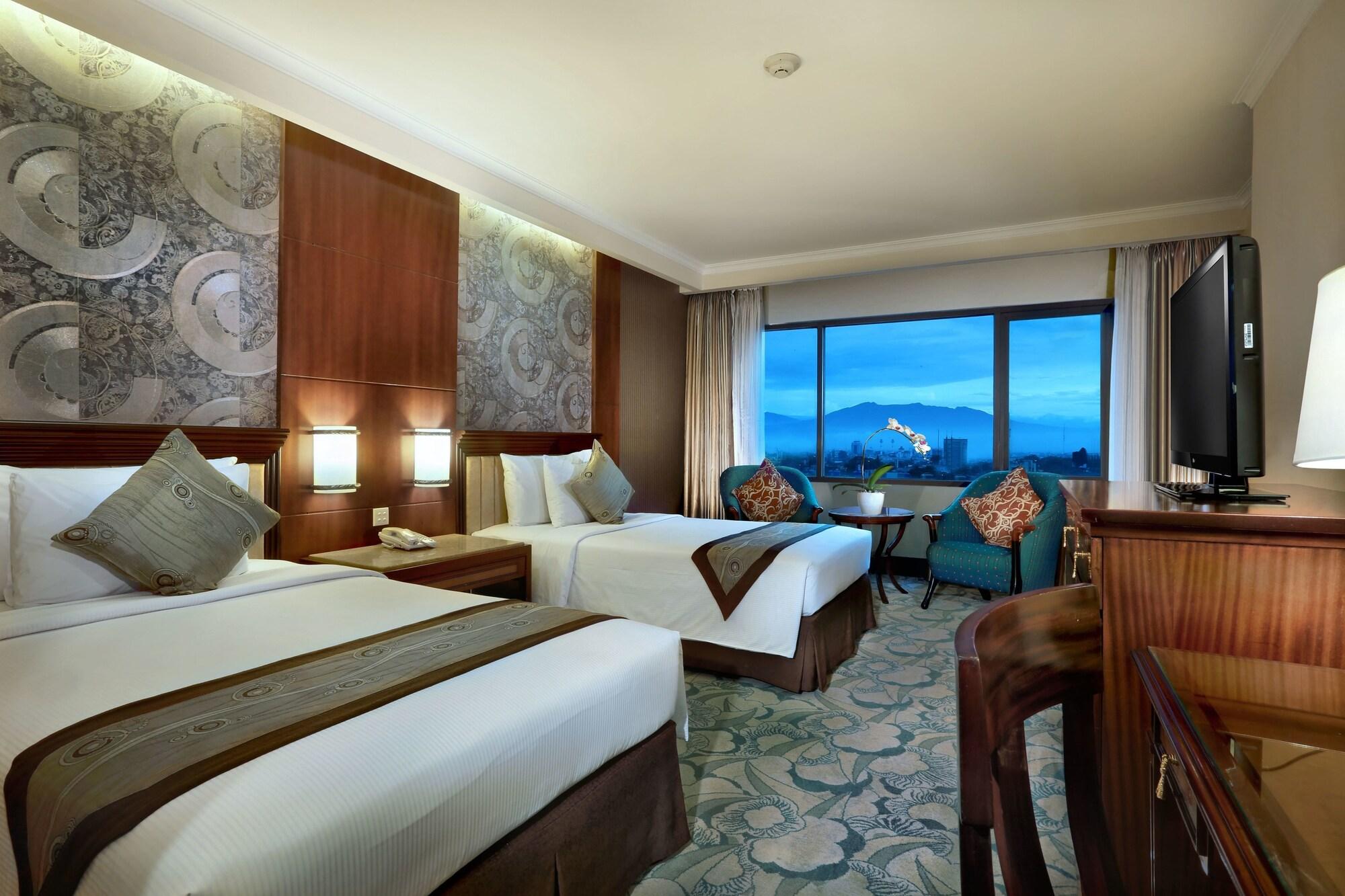 Aston Tropicana Hotel Бандунг Екстериор снимка