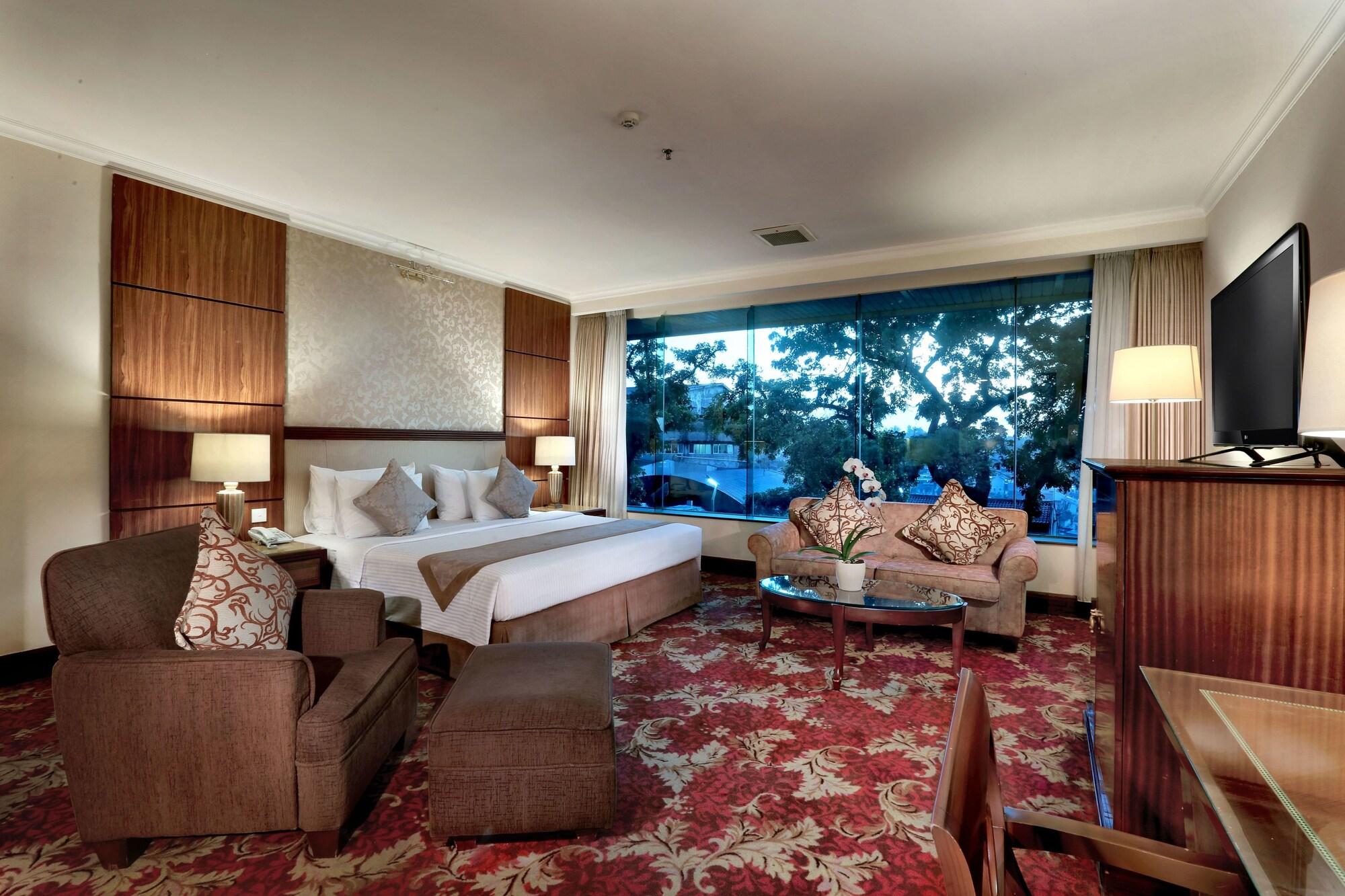 Aston Tropicana Hotel Бандунг Екстериор снимка