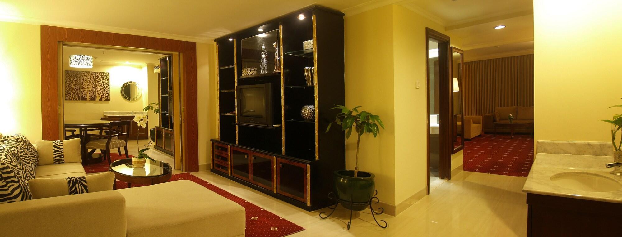 Aston Tropicana Hotel Бандунг Екстериор снимка