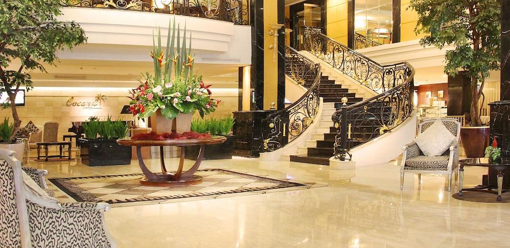 Aston Tropicana Hotel Бандунг Екстериор снимка