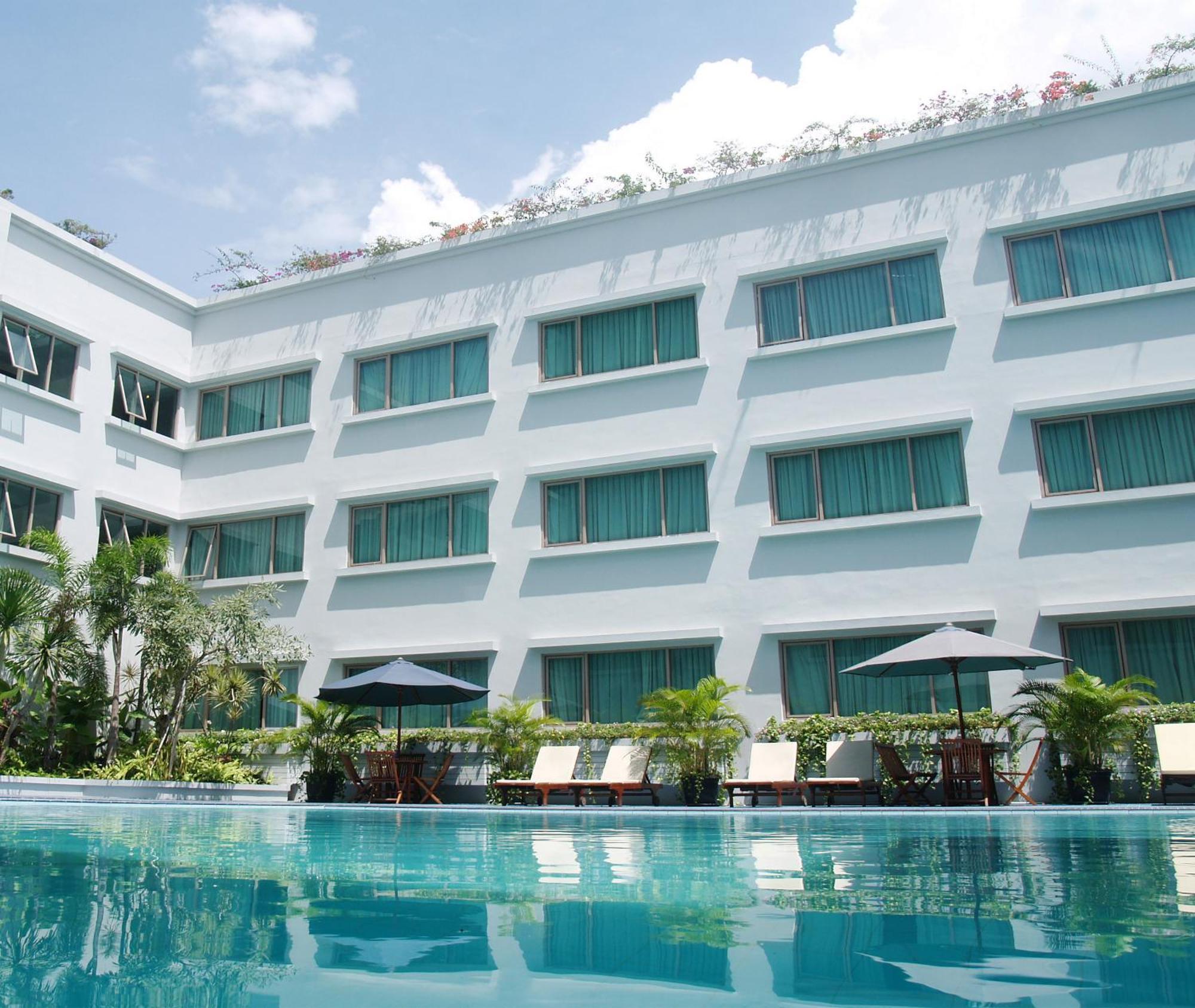 Aston Tropicana Hotel Бандунг Екстериор снимка