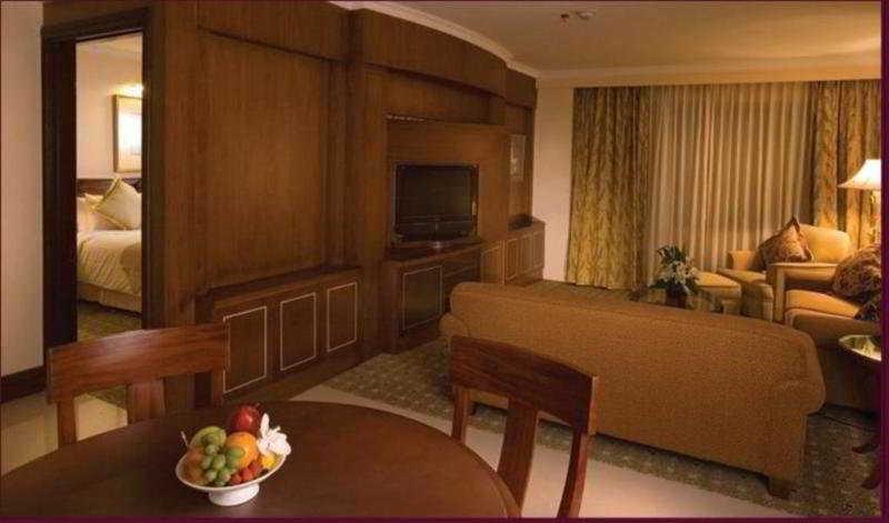Aston Tropicana Hotel Бандунг Екстериор снимка