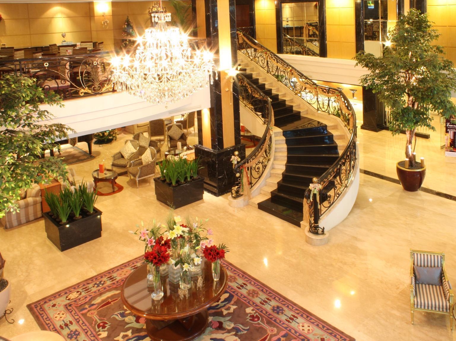 Aston Tropicana Hotel Бандунг Екстериор снимка