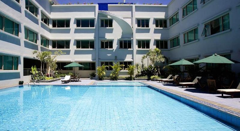 Aston Tropicana Hotel Бандунг Екстериор снимка