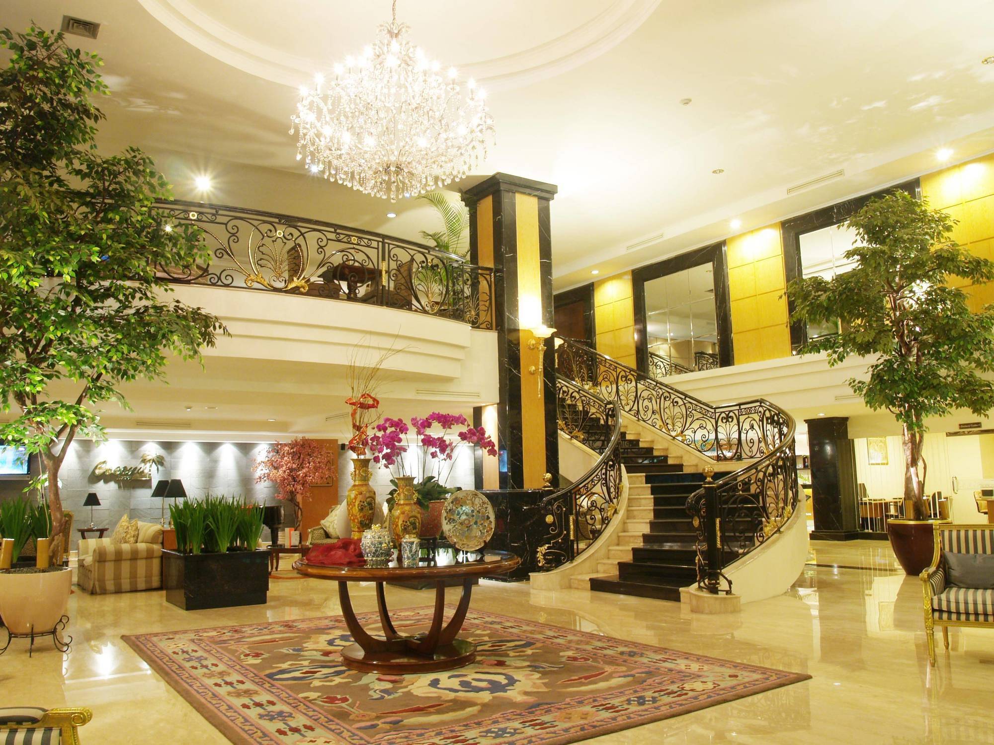 Aston Tropicana Hotel Бандунг Екстериор снимка