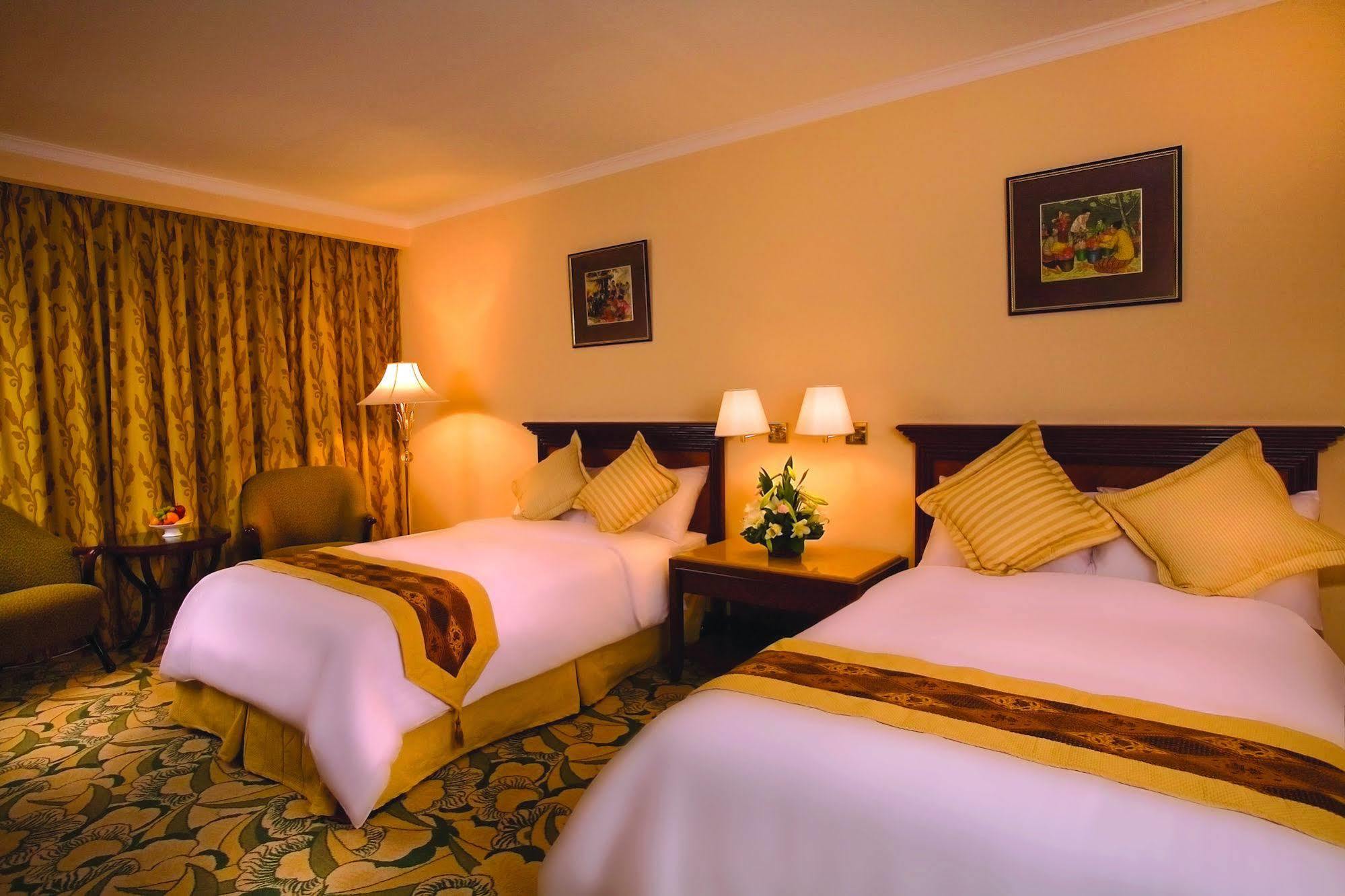 Aston Tropicana Hotel Бандунг Екстериор снимка