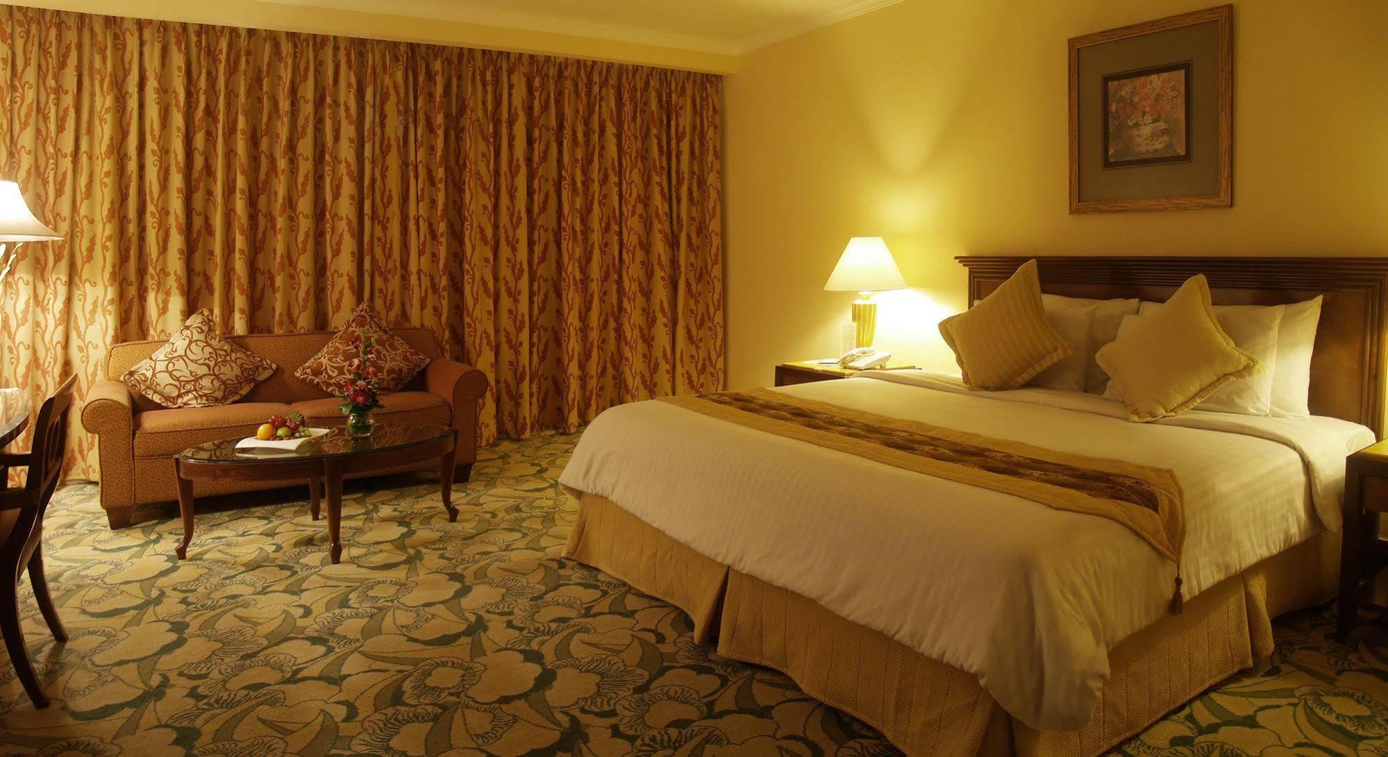 Aston Tropicana Hotel Бандунг Екстериор снимка