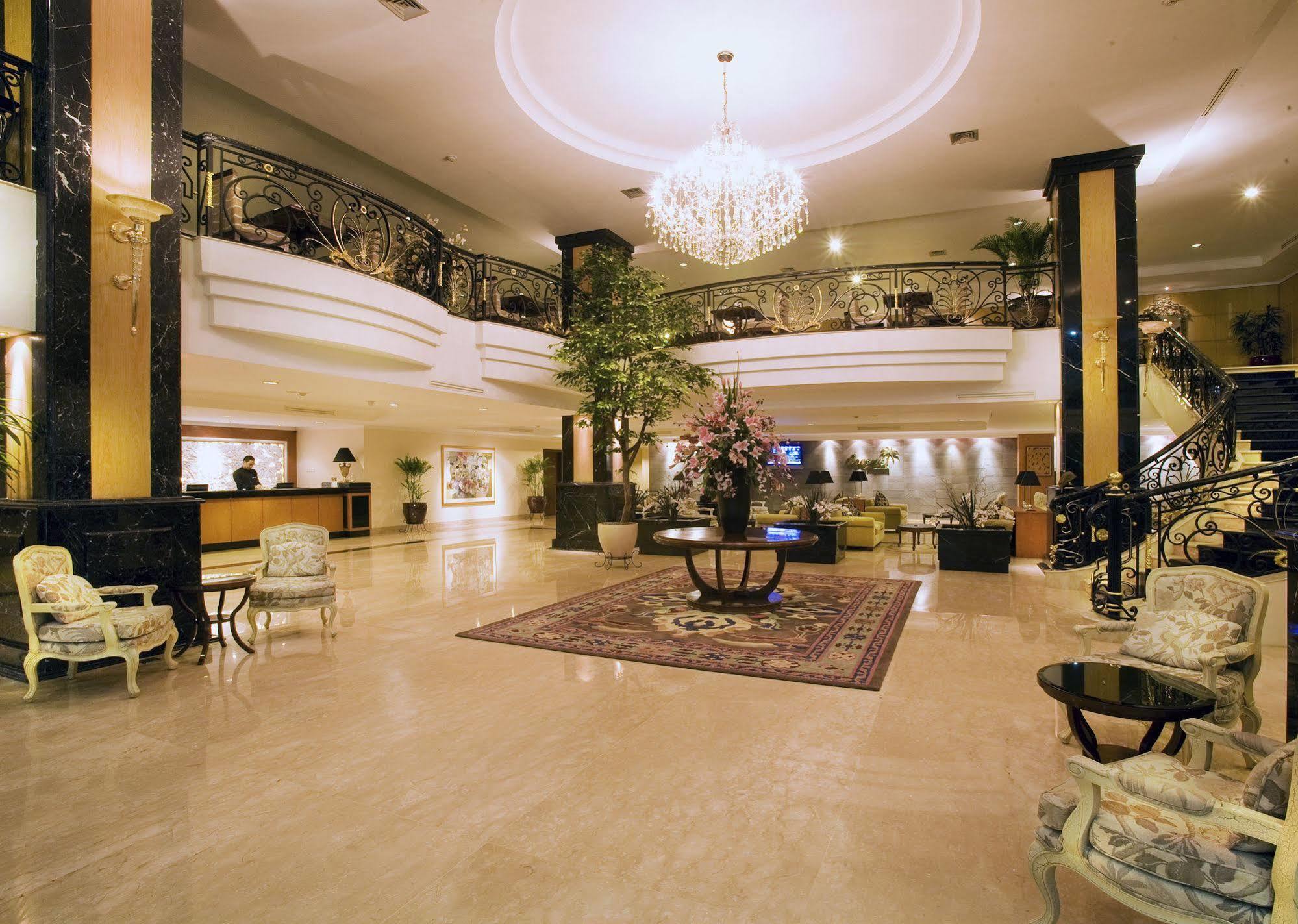 Aston Tropicana Hotel Бандунг Екстериор снимка