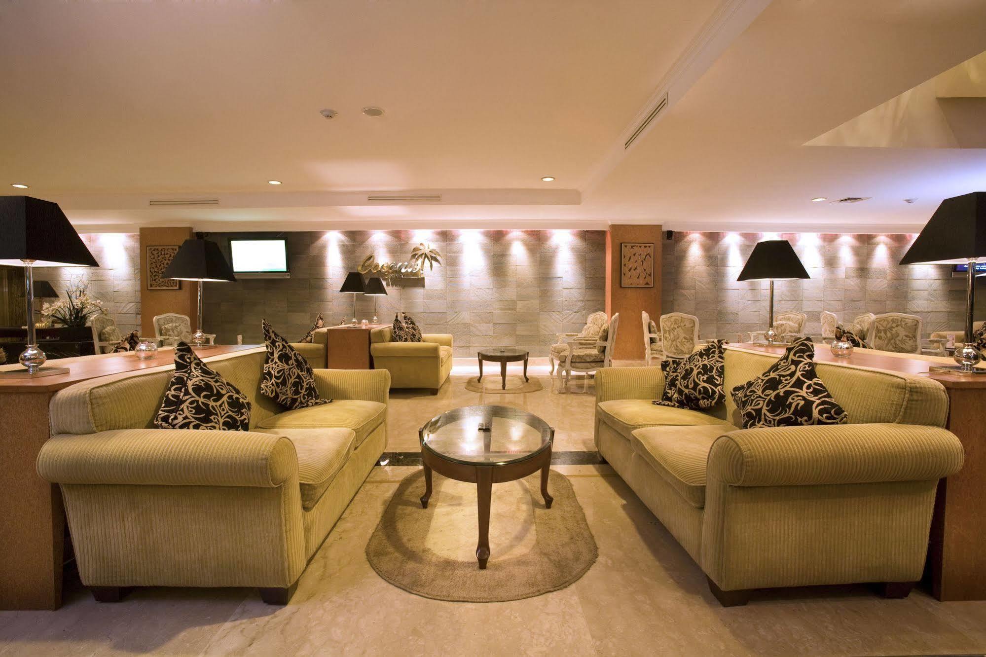 Aston Tropicana Hotel Бандунг Екстериор снимка
