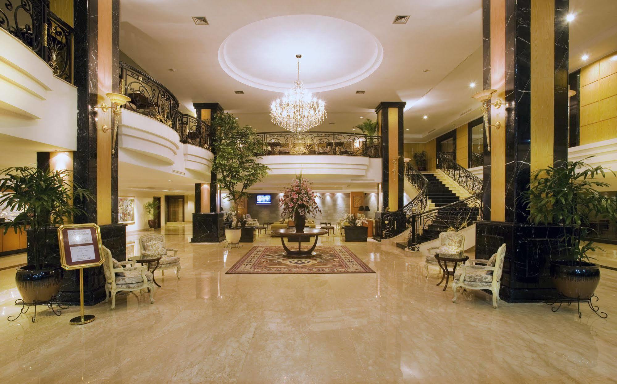Aston Tropicana Hotel Бандунг Екстериор снимка