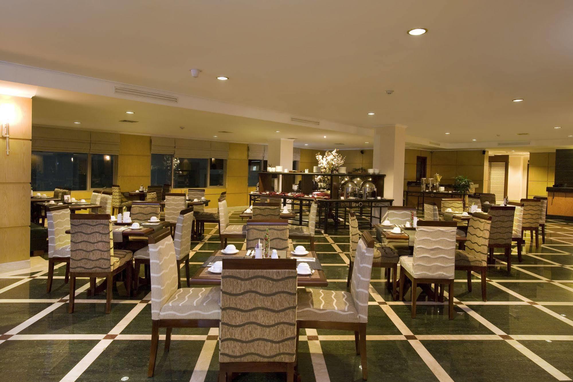 Aston Tropicana Hotel Бандунг Екстериор снимка