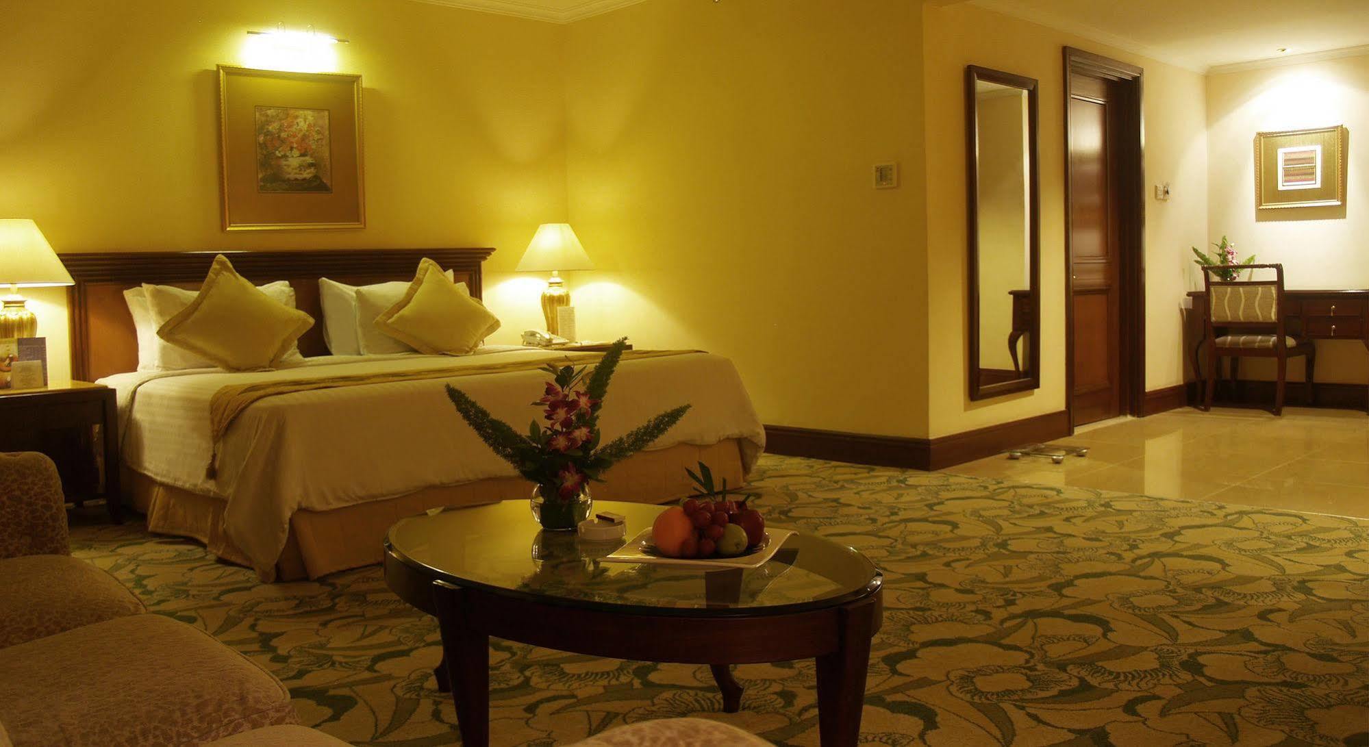 Aston Tropicana Hotel Бандунг Екстериор снимка