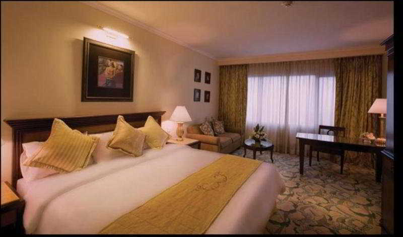 Aston Tropicana Hotel Бандунг Екстериор снимка