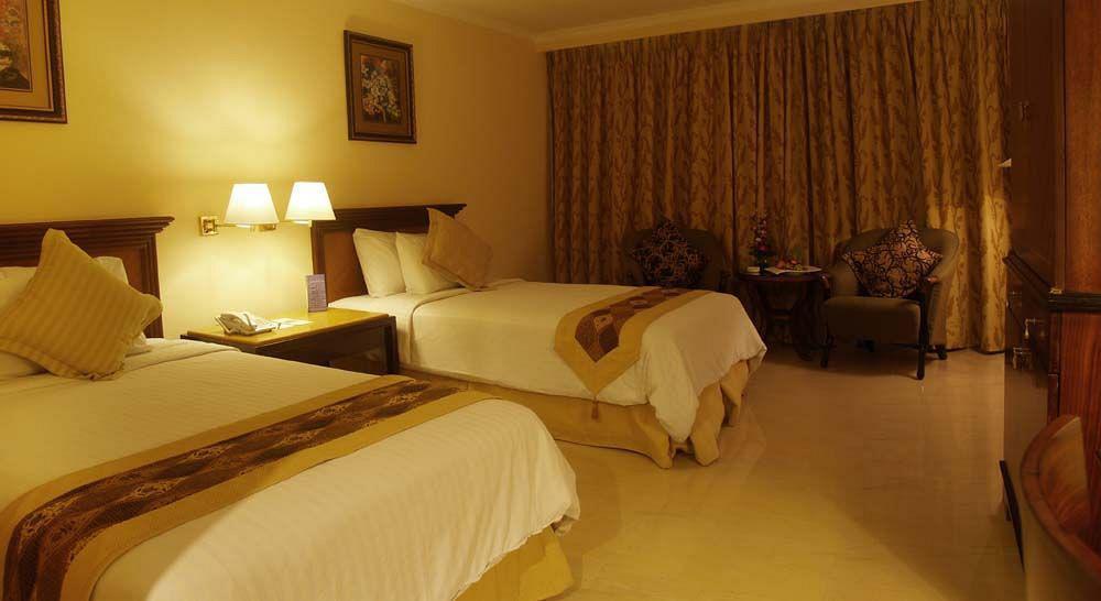 Aston Tropicana Hotel Бандунг Екстериор снимка
