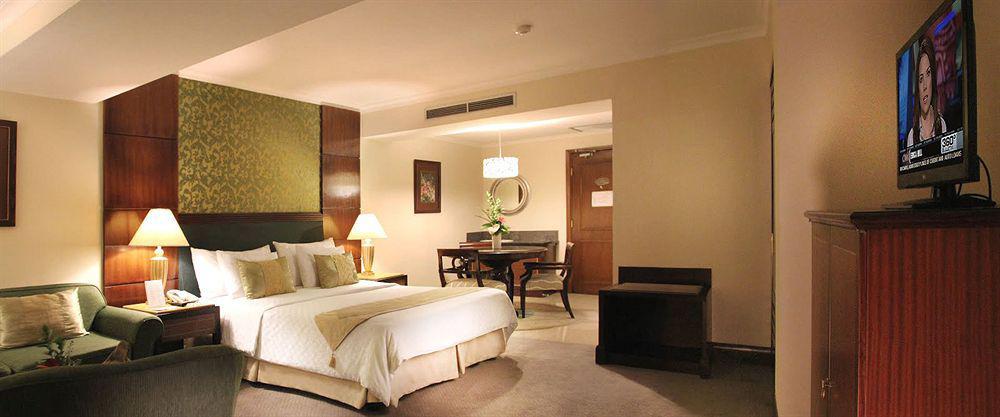 Aston Tropicana Hotel Бандунг Екстериор снимка
